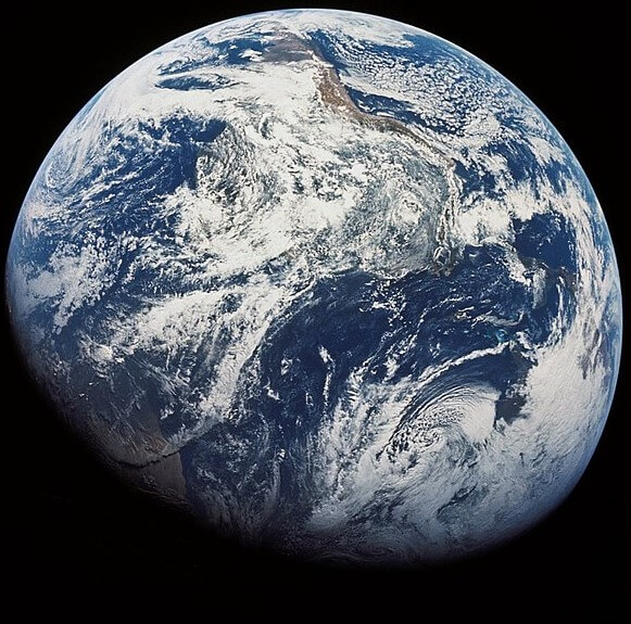 815px-As08-16-2593 3(1)